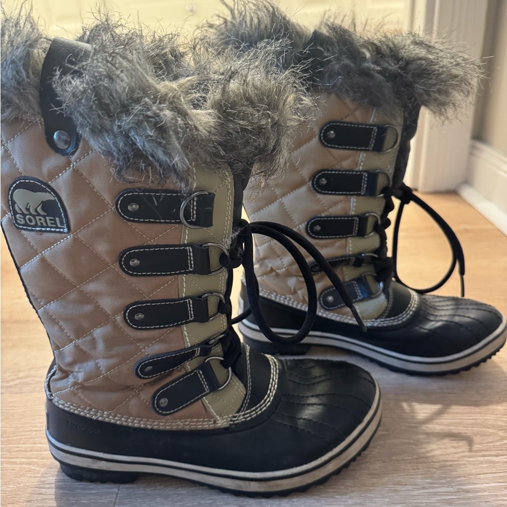 Women Sorel Tofino Snow Boots - Black and Tan size 7